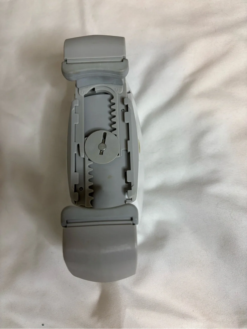 OneTouch White Jar and Bottle Opener – Easy Grip Kitchen Tool